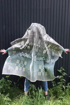 Blankets & Throws^Donna Wilson Here Comes The Rain Woven Throw